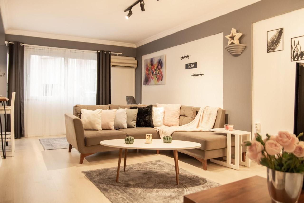 Amazing Flat Near The Coast With A Delightful Shared Terrace Close To Public Transportation In Karsiyaka Izmir Exterior foto