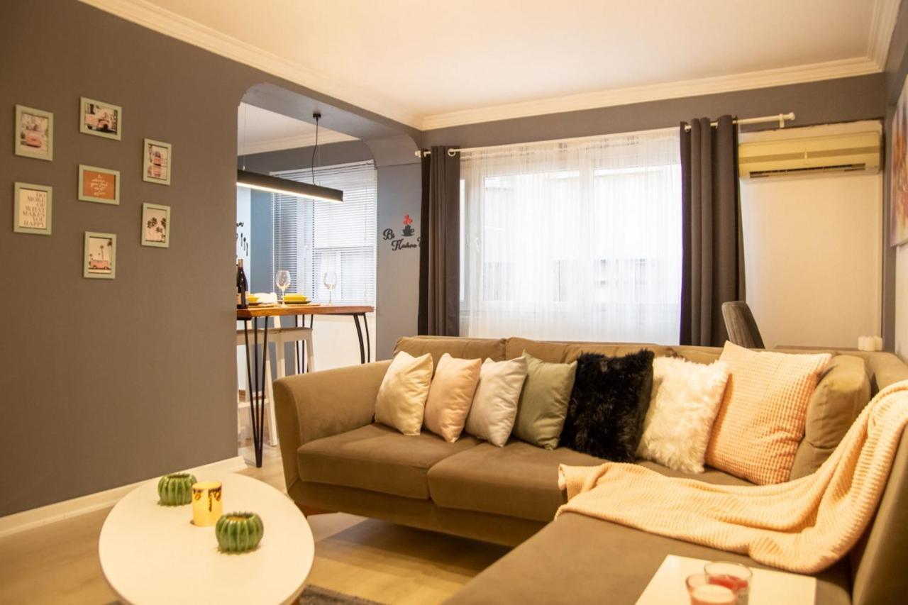 Amazing Flat Near The Coast With A Delightful Shared Terrace Close To Public Transportation In Karsiyaka Izmir Exterior foto